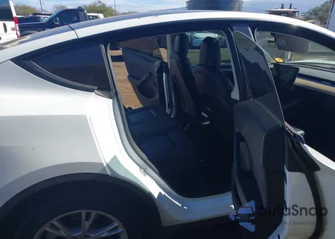 2022 Tesla Model Y Long Range Dual Motor All-Wheel Drive z USA, uszkodzony, nr VIN 7SAYGAEE8NF540779